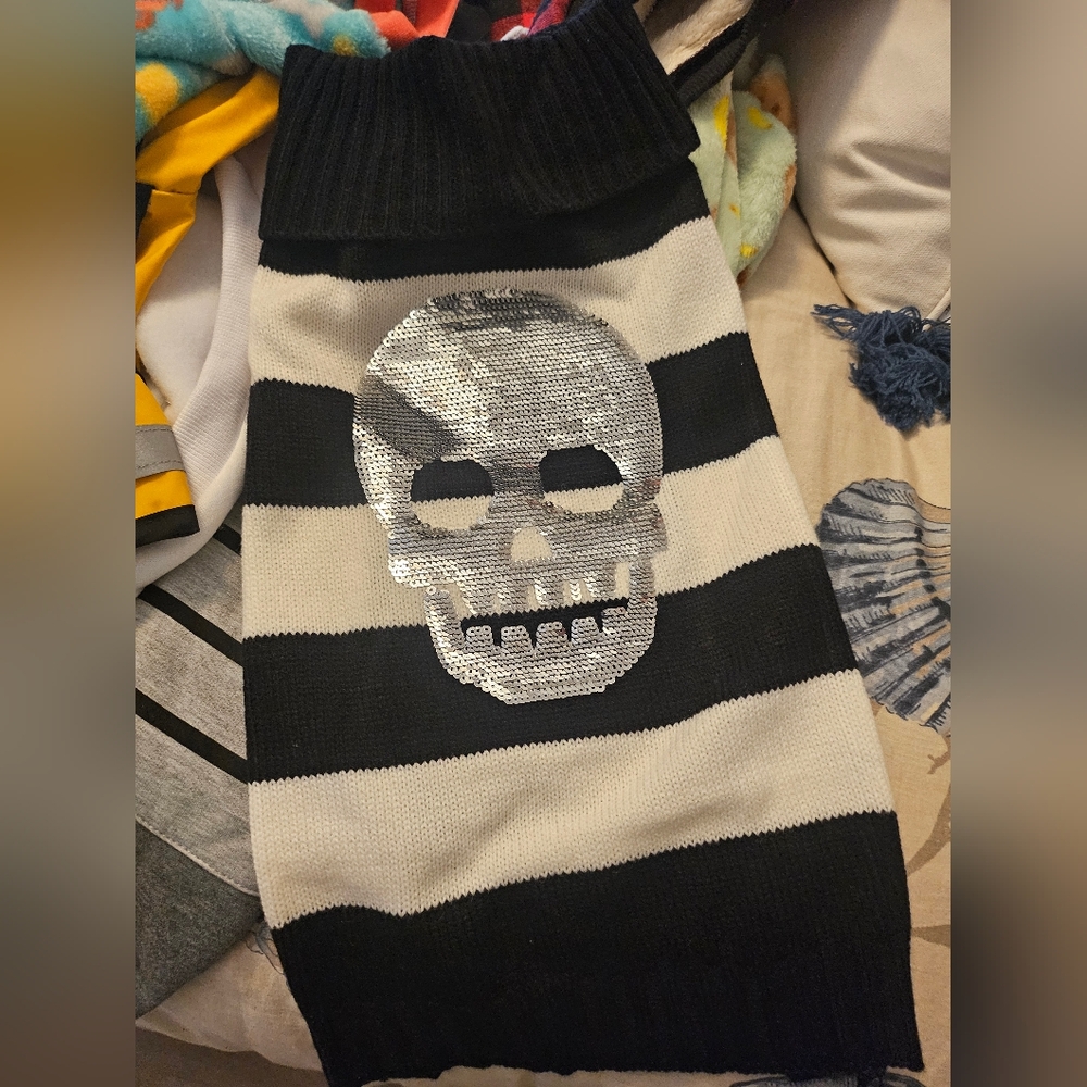 Assorted Dog Clothes, Pjs, And Jackets. - Picture 11 of 16